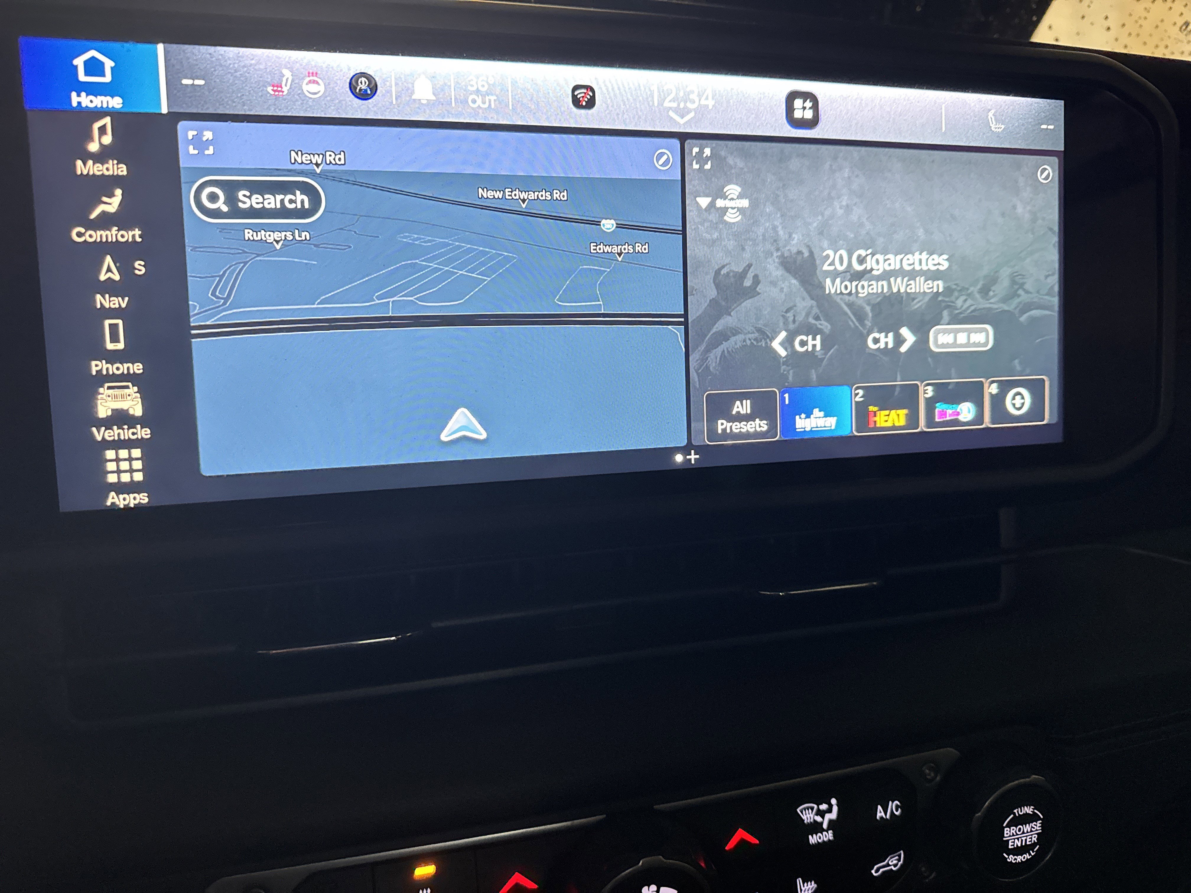 Used 2024 Jeep Wrangler Unlimited Rubicon w/ Technology Group image 23