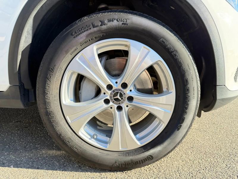 Used 2018 Mercedes-Benz GLC 300 4MATIC image 32