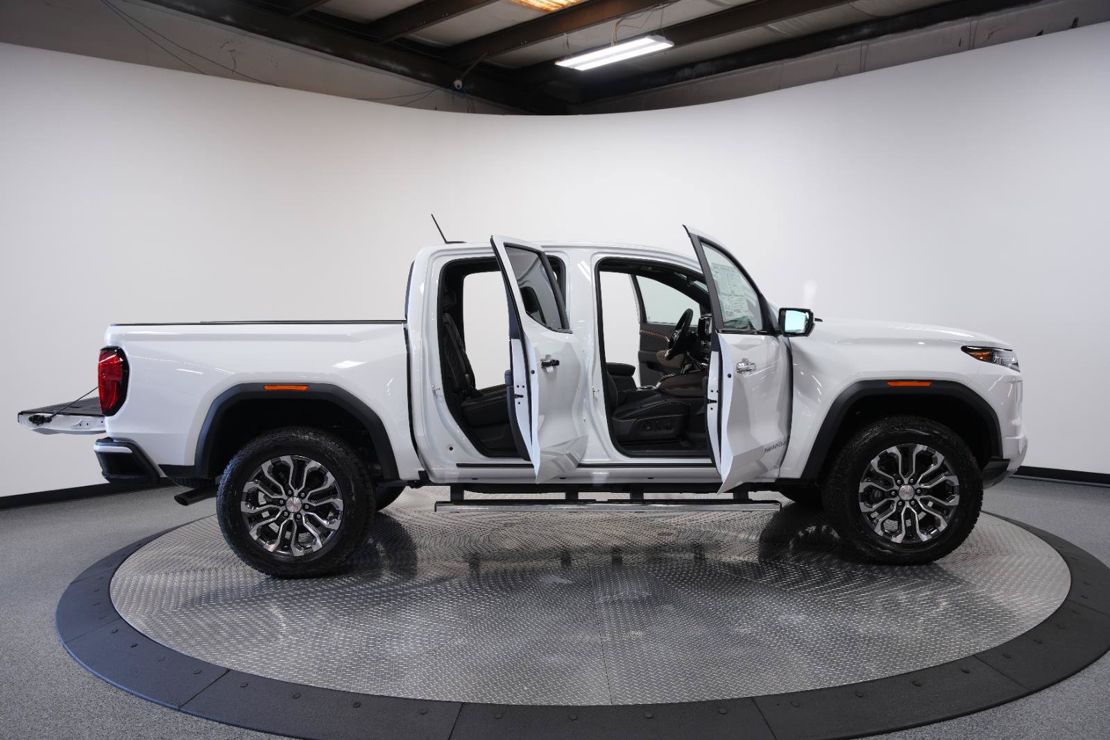 New 2026 GMC Canyon Denali AWD/4WD image 10