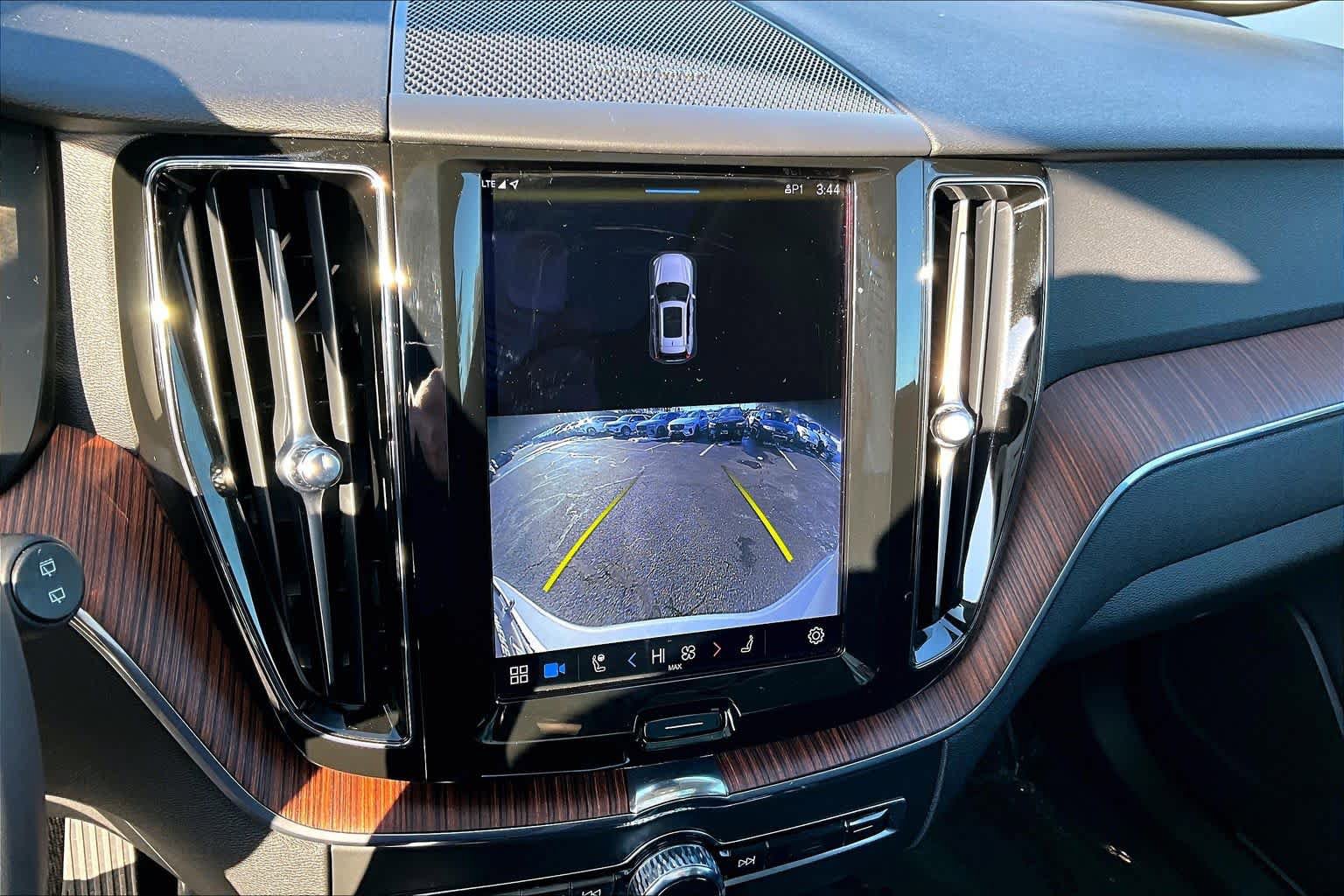 Certified 2023 Volvo XC60 B5 Plus w/ Climate Package AWD/4WD image 28