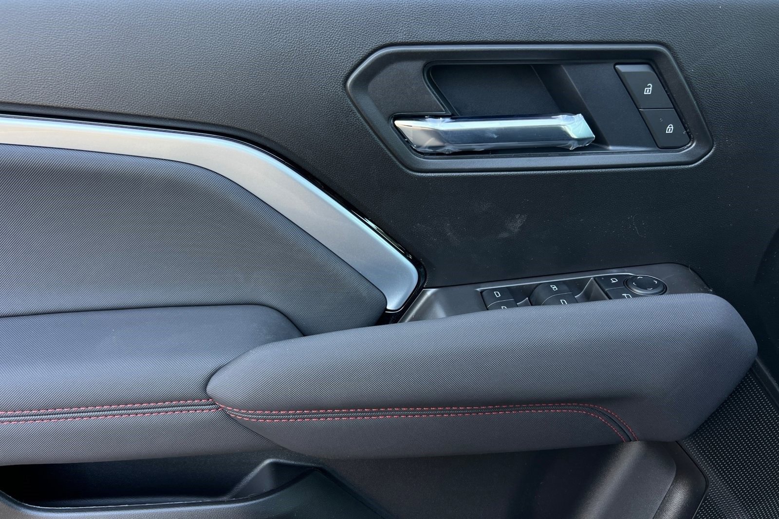 New 2025 Chevrolet Colorado Z71 w/ Midnight Edition image 11