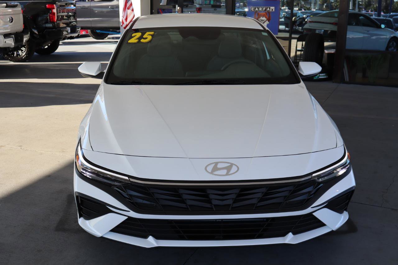 Used 2025 Hyundai Elantra SE image 10