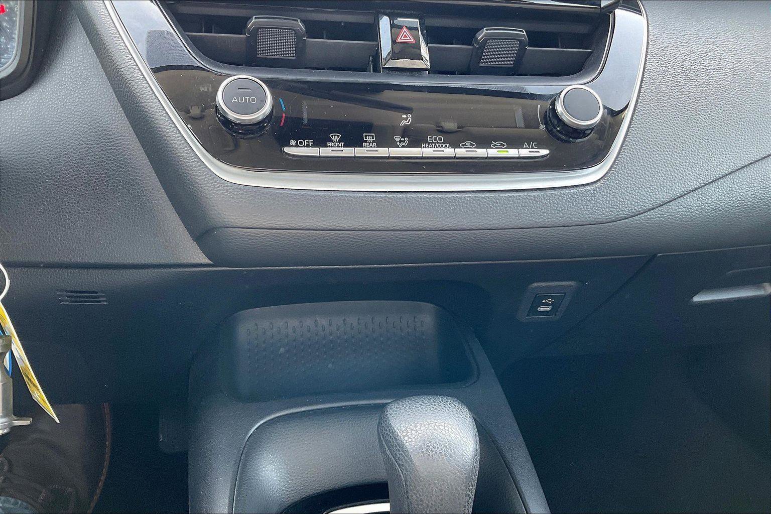 Used 2024 Toyota Corolla LE image 31