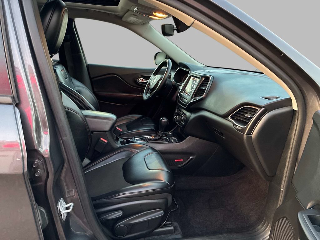 Used 2019 Jeep Cherokee Trailhawk w/ Comfort/Convenience Group AWD/4WD image 9
