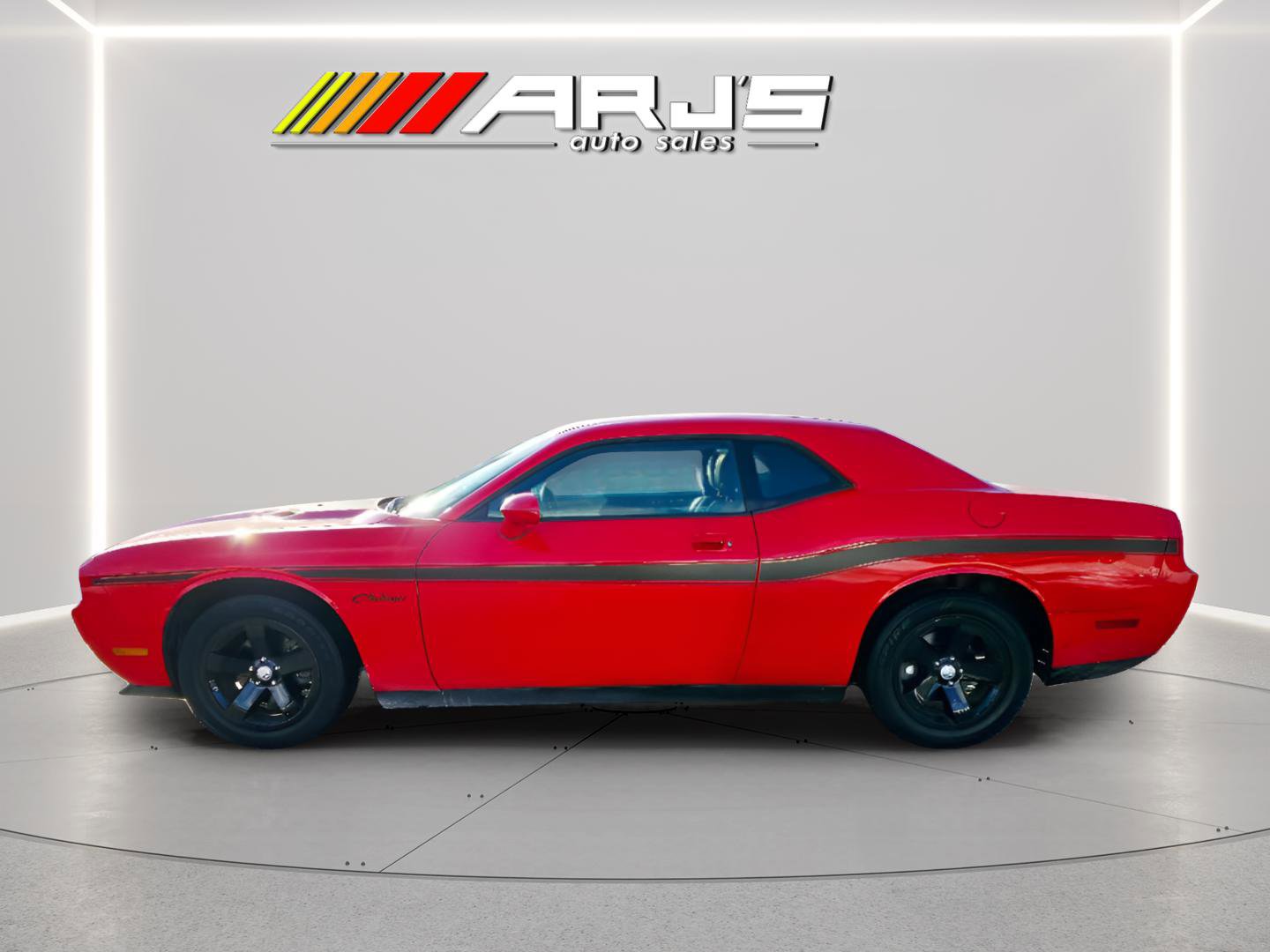 Used 2009 Dodge Challenger SE image 2