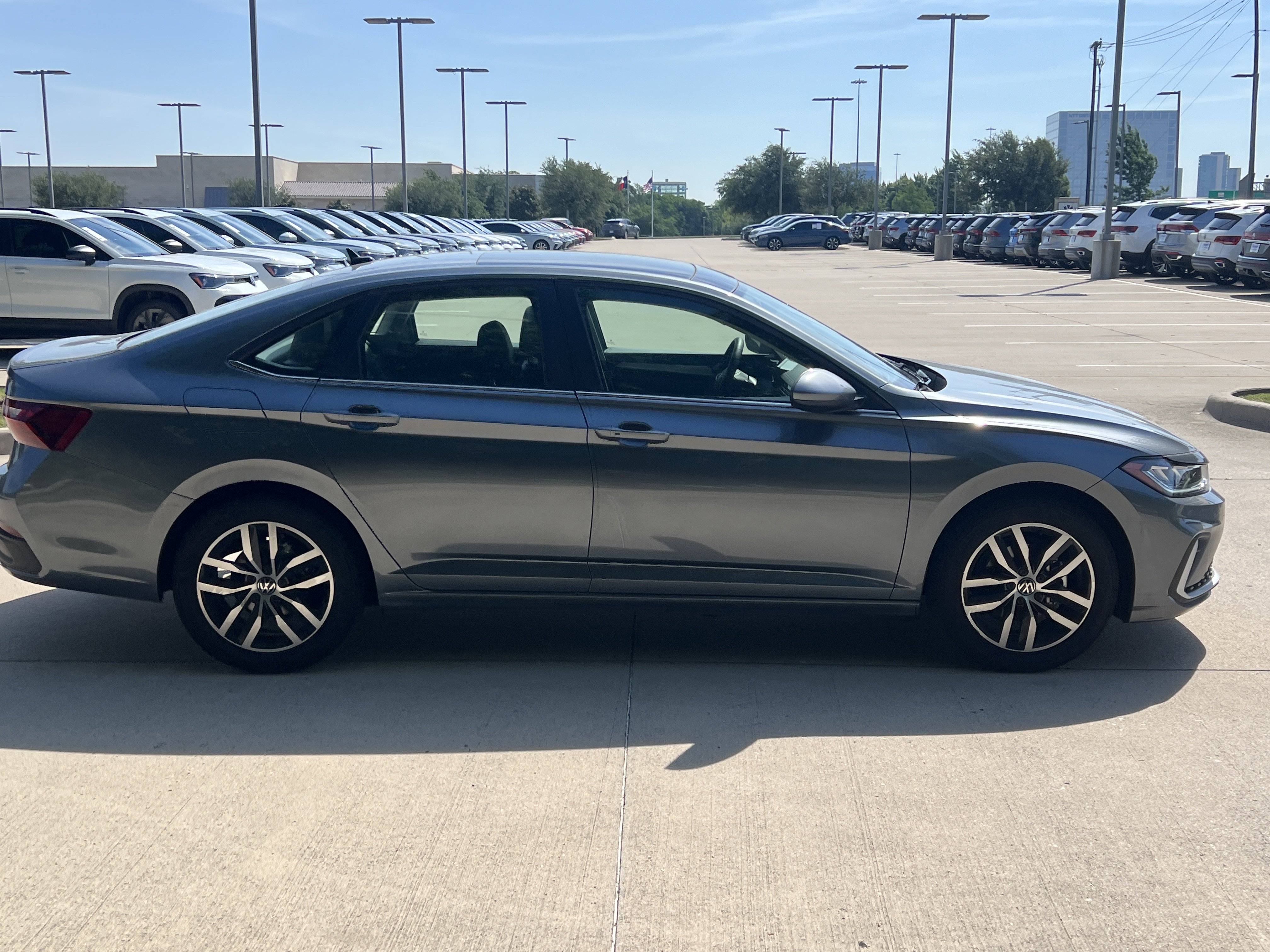 Used 2025 Volkswagen Jetta SE w/ Sunroof Package FWD image 11