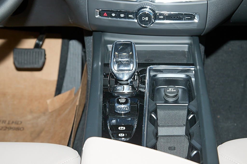 New 2026 Volvo XC60 B5 Plus w/ Climate Package image 27