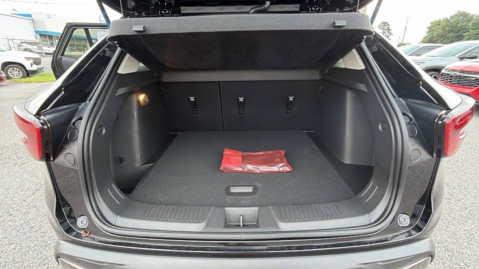 New 2026 Chevrolet Trax ACTIV w/ Sunroof Package FWD image 14