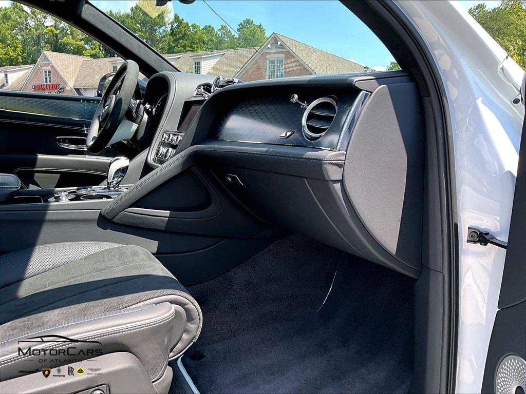 Used 2025 Bentley Bentayga AWD/4WD image 14