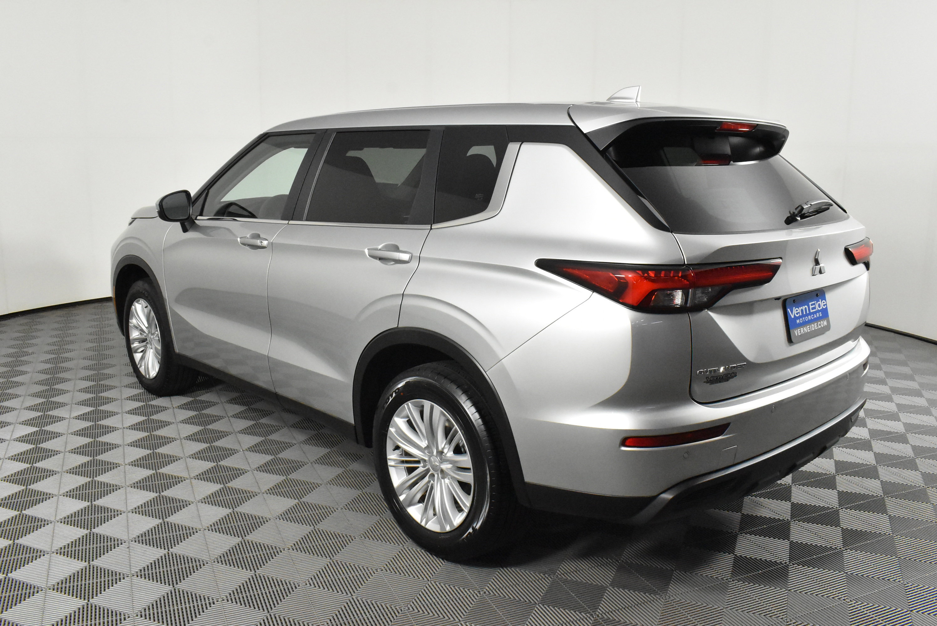 Used 2024 Mitsubishi Outlander ES image 8