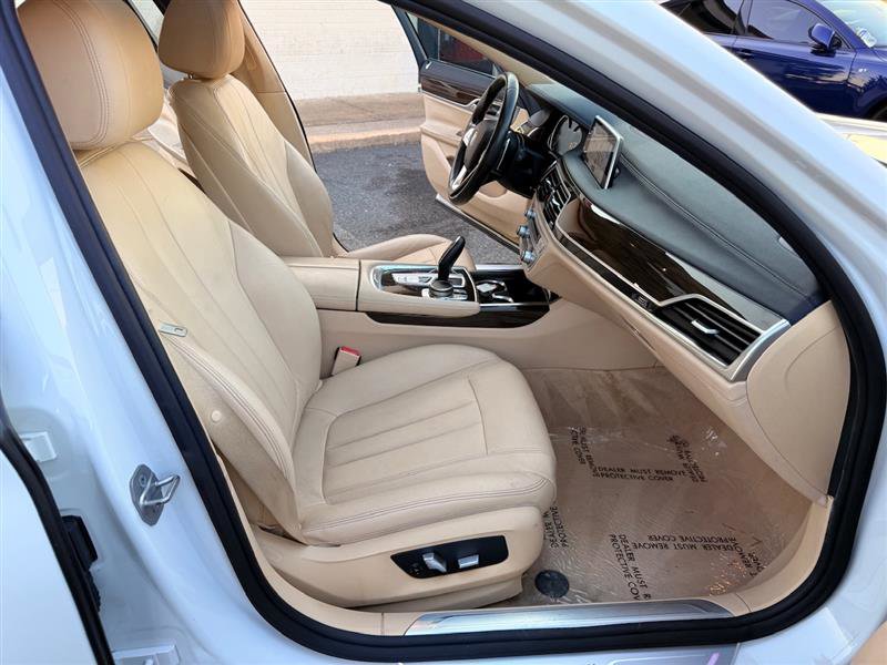 Used 2016 BMW 740i image 11