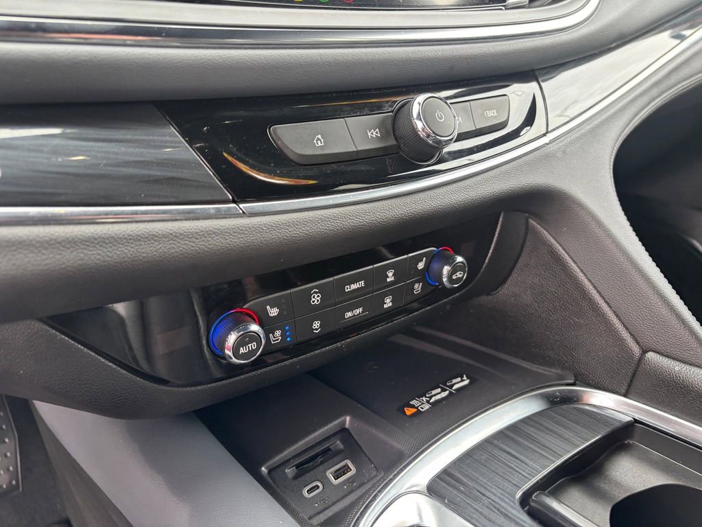 Used 2024 Buick Enclave Premium image 19