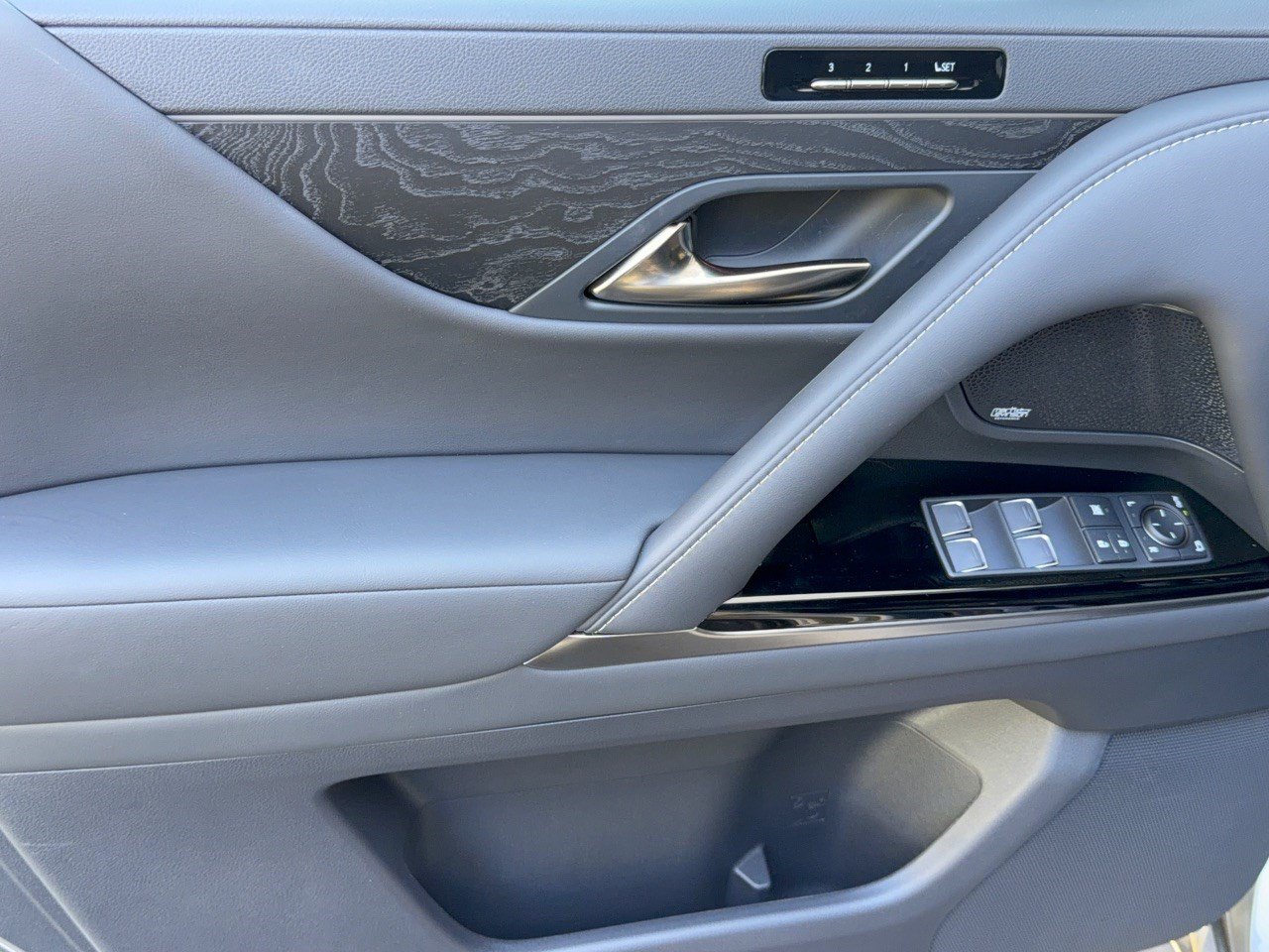 Certified 2025 Lexus LX 600 4WD w/ Appearance Package image 15
