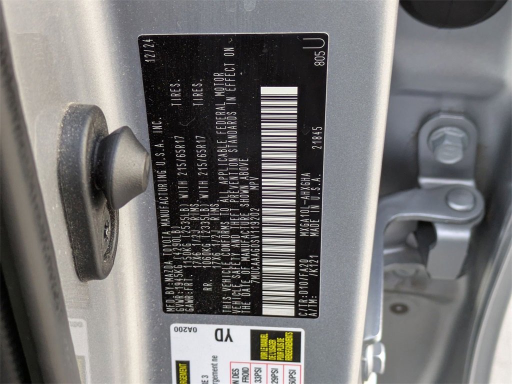 Used 2025 Toyota Corolla Cross LE image 35