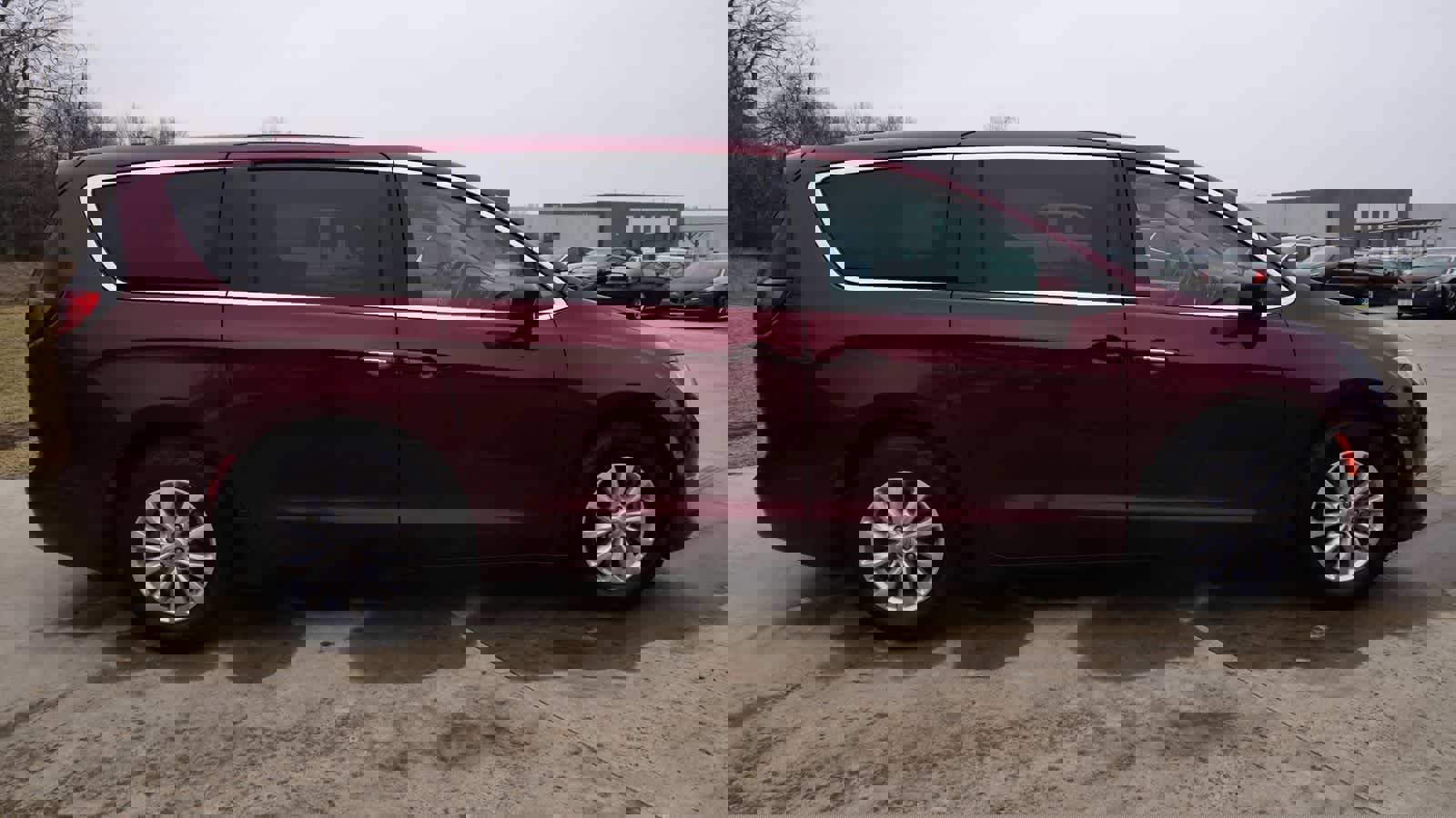 Used 2019 Chrysler Pacifica Touring Plus w/ Advanced Safetytec Group image 7