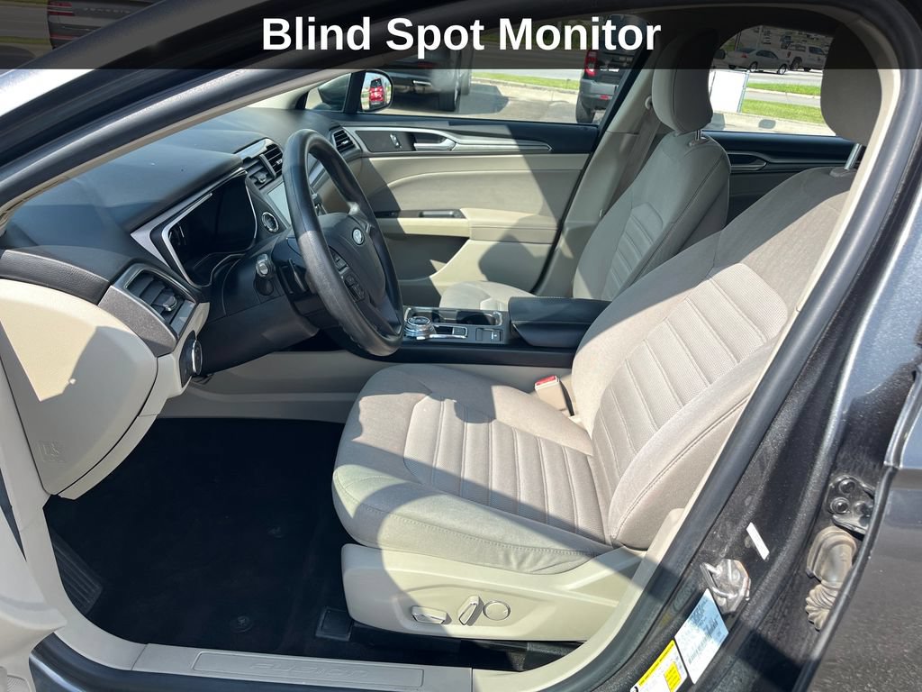 Used 2019 Ford Fusion SE FWD image 12