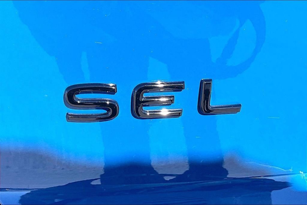 Used 2025 Volkswagen Atlas Cross Sport SEL R-Line image 32