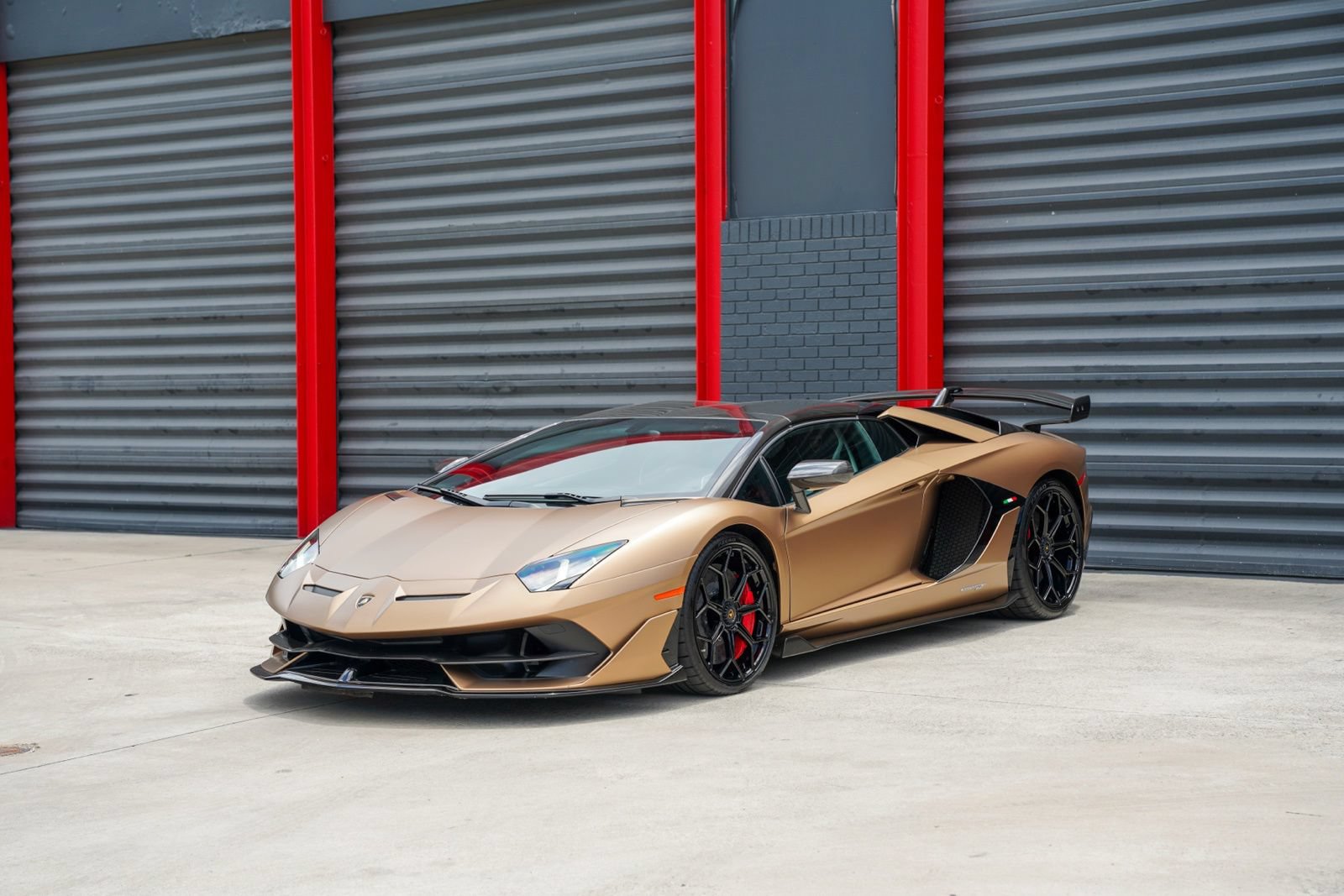Used 2020 Lamborghini Aventador SVJ AWD/4WD image 1