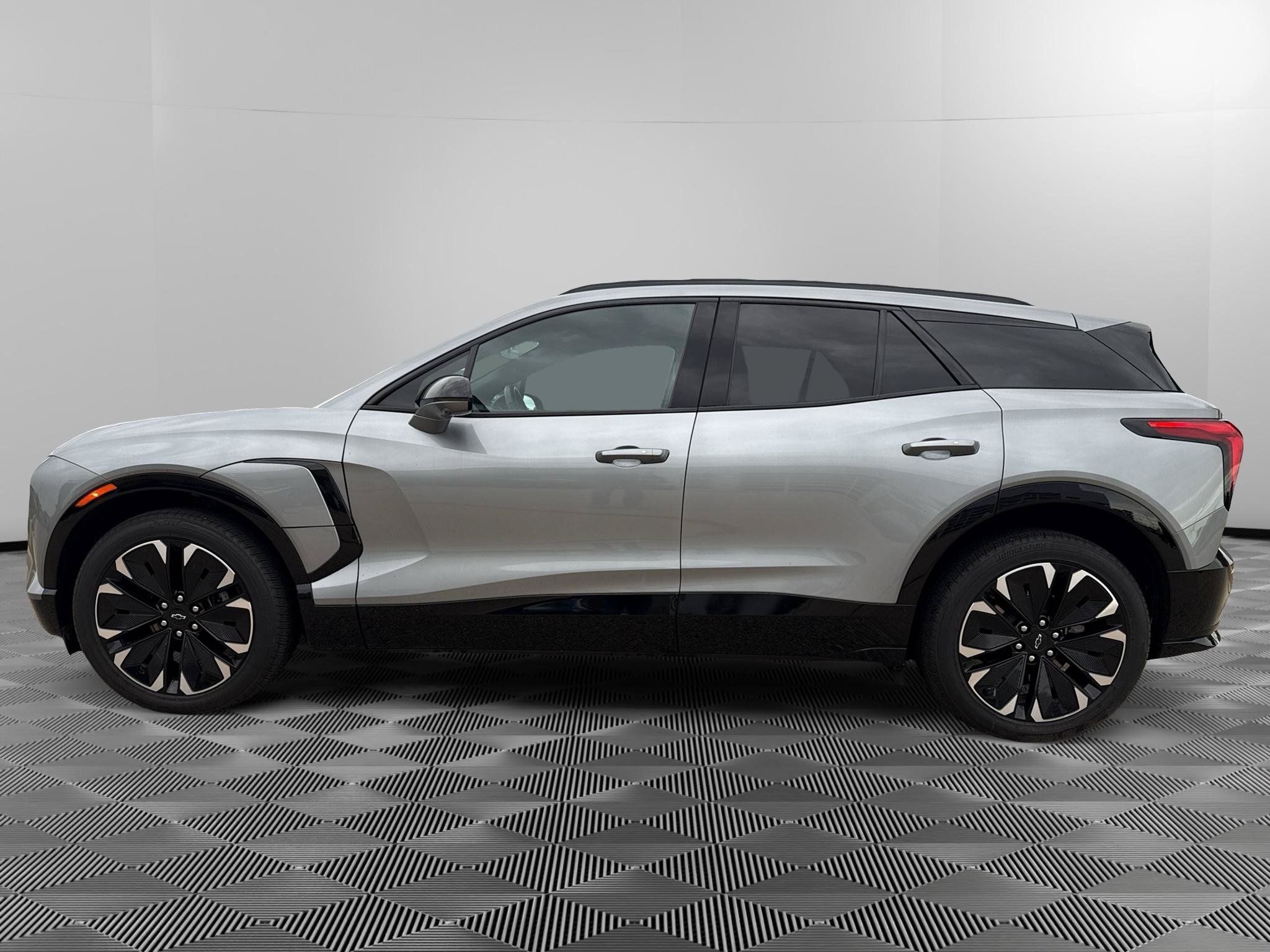 Used 2024 Chevrolet Blazer EV RS AWD/4WD image 2