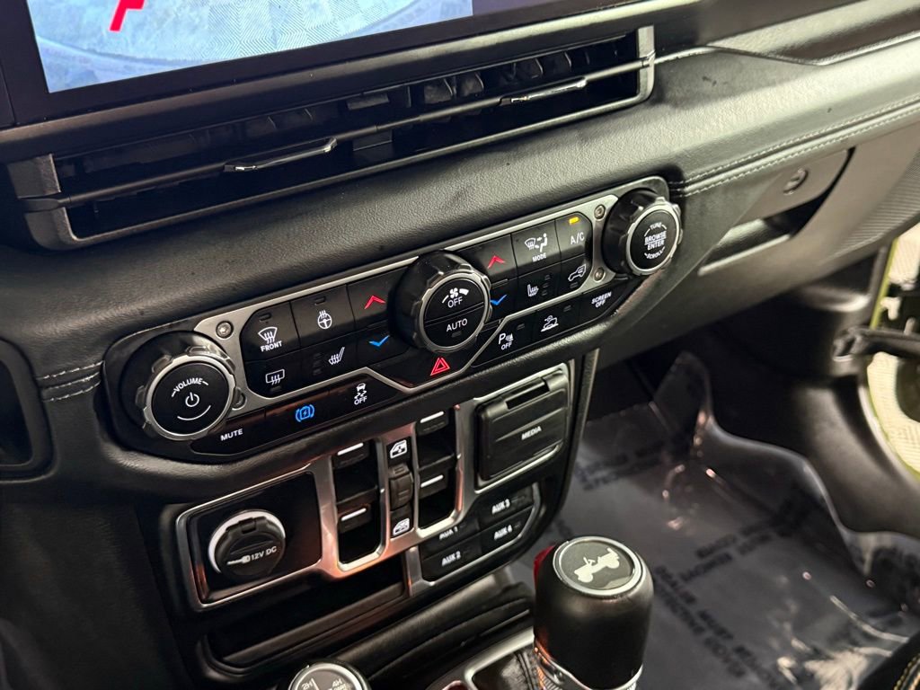 Used 2024 Jeep Wrangler Unlimited Sahara w/ Technology Group image 16