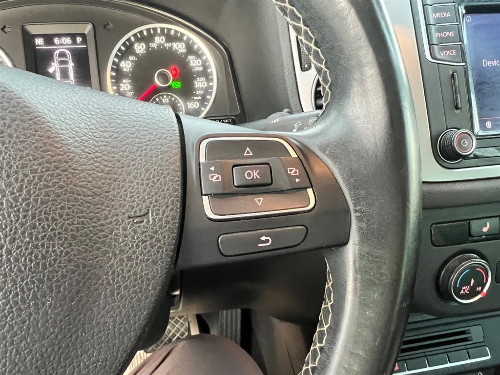 Used 2016 Volkswagen Tiguan SE image 24
