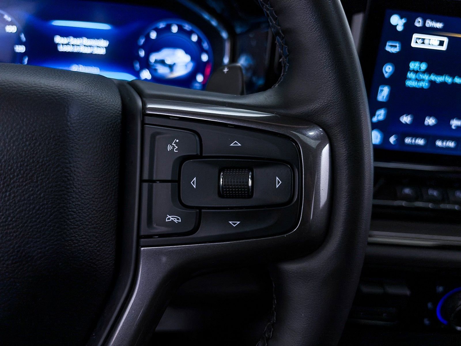 Used 2024 Chevrolet Silverado 1500 ZR2 w/ Technology Package image 35