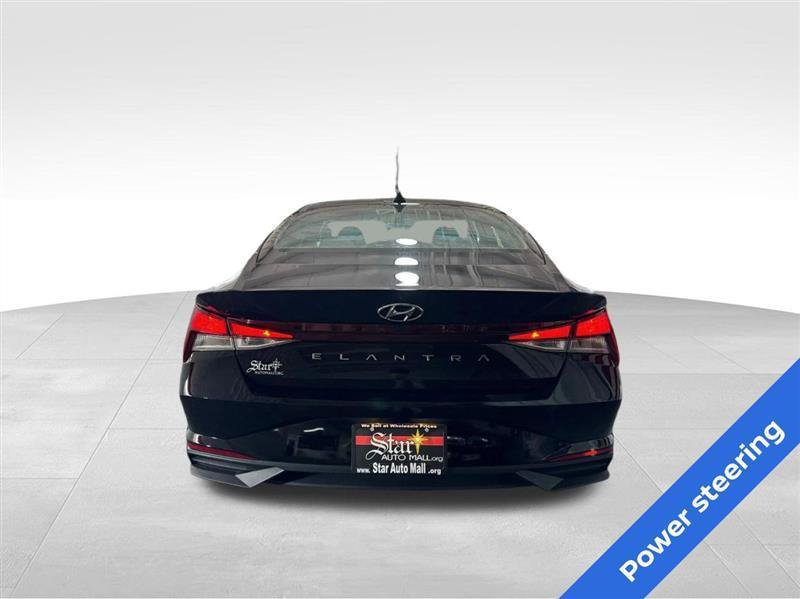 Used 2023 Hyundai Elantra SEL w/ Preferred Accessory Package FWD image 6