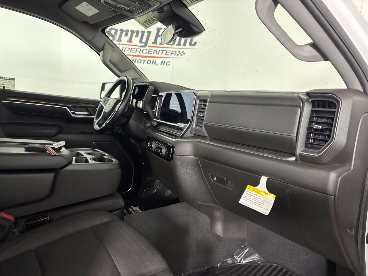 Used 2023 Chevrolet Silverado 1500 LT AWD/4WD image 31