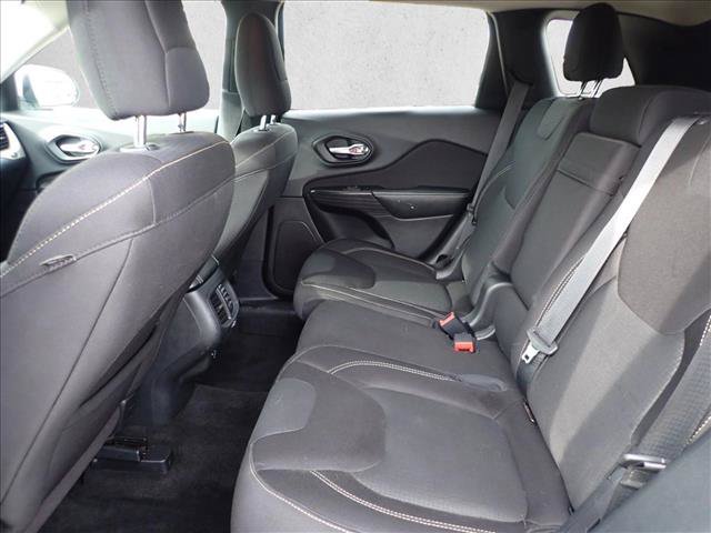 Used 2015 Jeep Cherokee Latitude AWD/4WD image 9