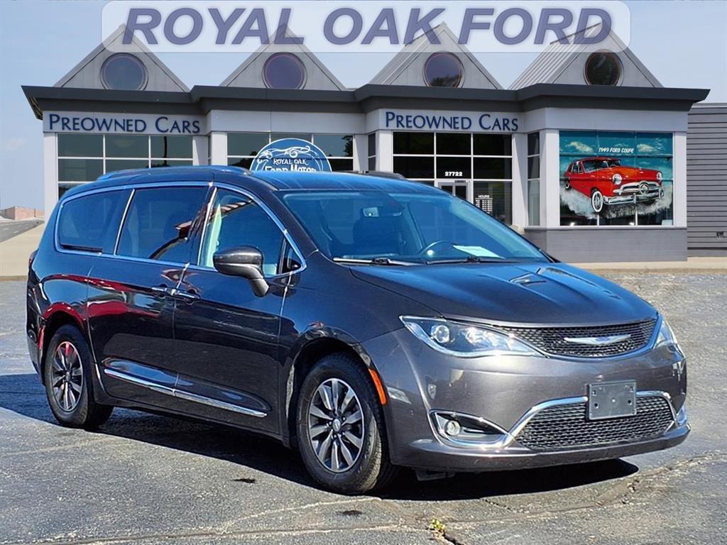 Used 2020 Chrysler Pacifica Touring-L Plus image 1