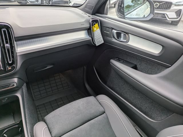 New 2026 Volvo XC40 B5 Ultra w/ Protection Package Premier AWD/4WD image 17