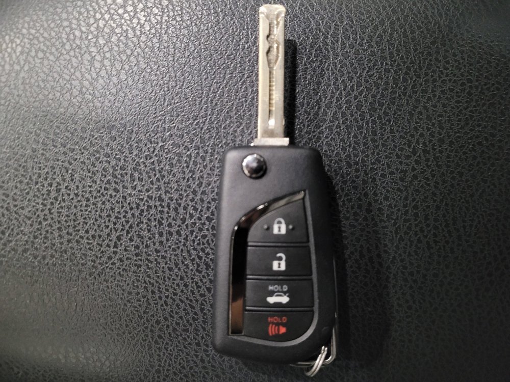 Used 2020 Toyota Camry LE image 32
