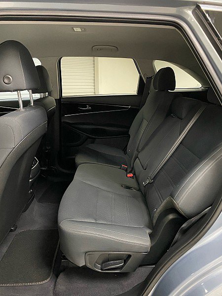 Used 2020 Kia Sorento L image 16
