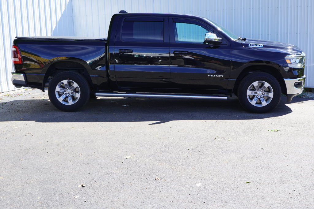 Used 2023 RAM 1500 Laramie AWD/4WD image 2