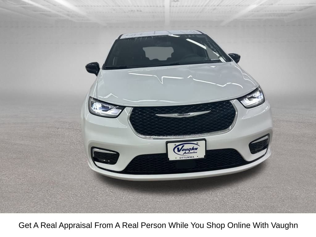 New 2026 Chrysler Pacifica Select image 3