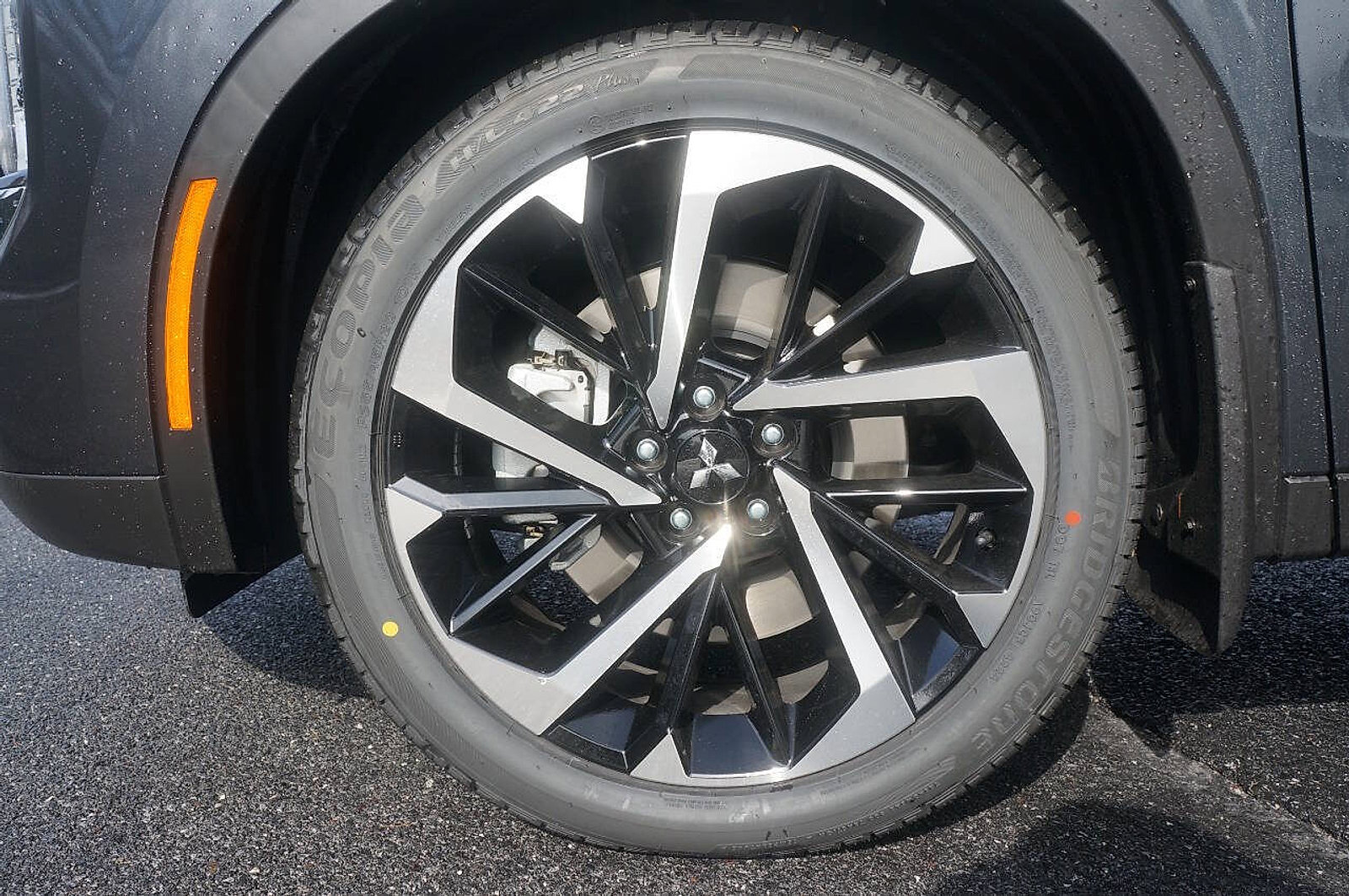 New 2025 Mitsubishi Outlander SE image 12