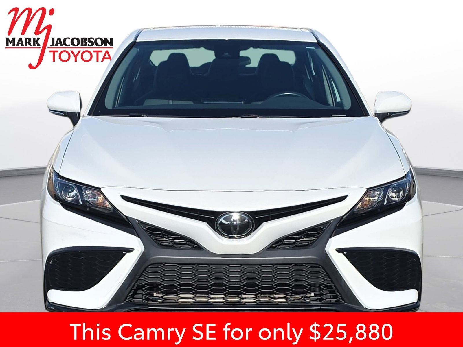 Used 2023 Toyota Camry SE image 3