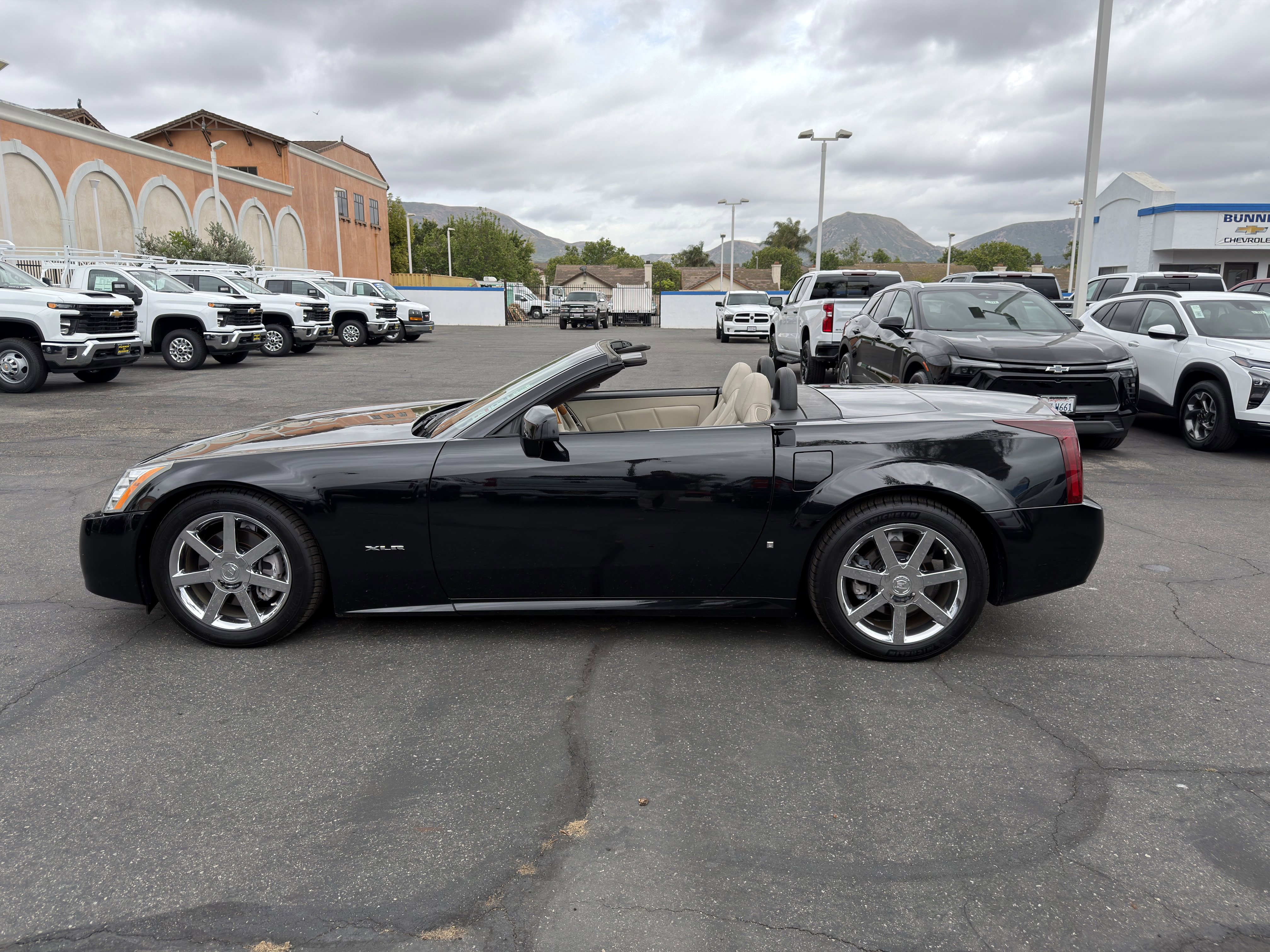Used 2006 Cadillac XLR RWD image 9