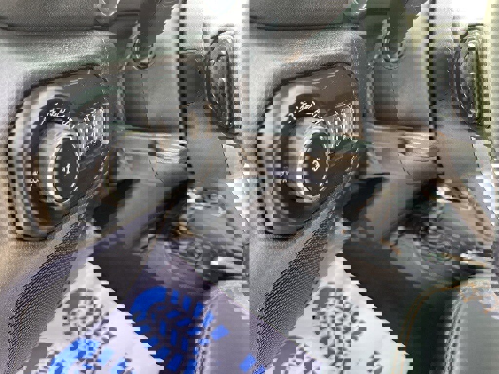 Used 2020 Jeep Wrangler Unlimited Sahara image 7