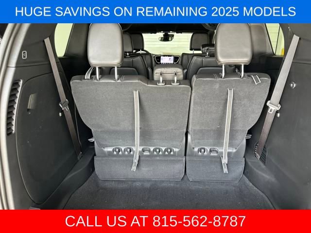 New 2025 Chrysler Pacifica Select image 8