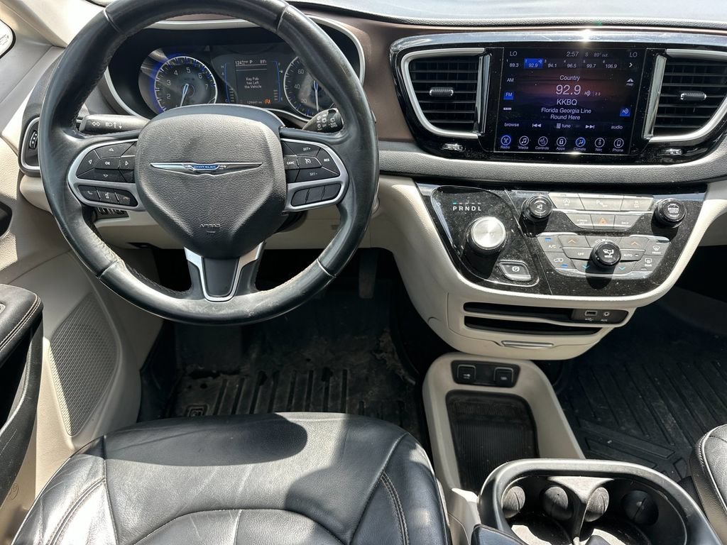 Used 2017 Chrysler Pacifica Touring-L FWD image 14