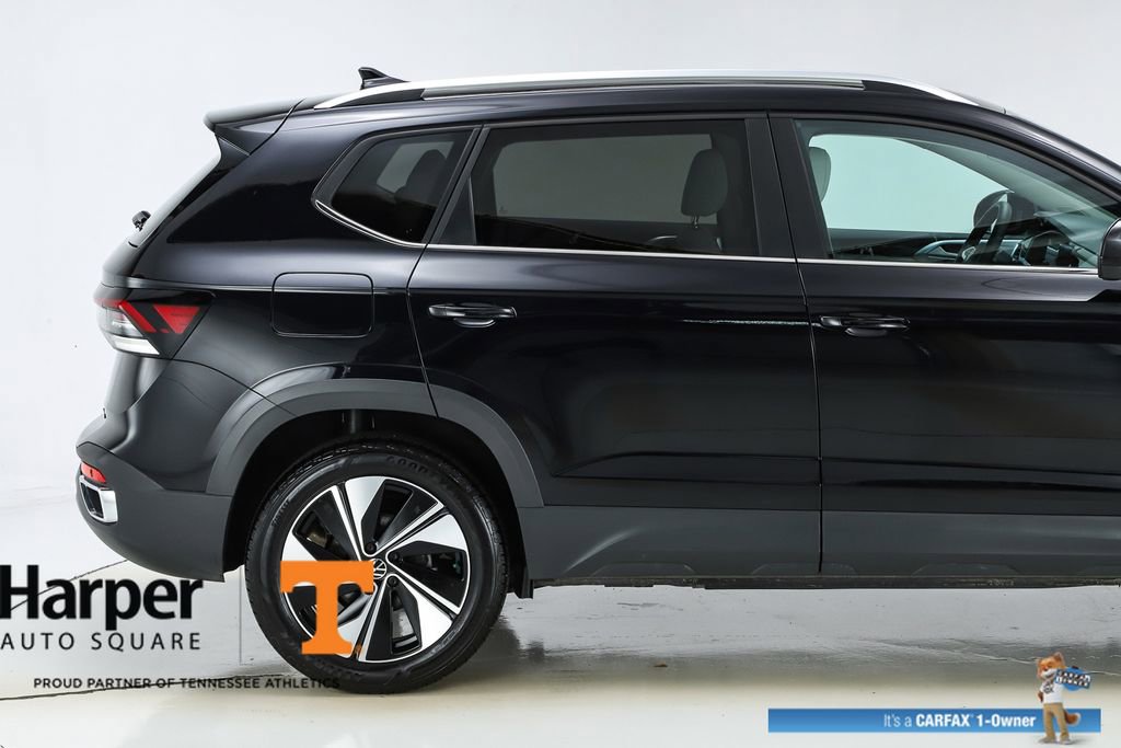 Used 2025 Volkswagen Taos SE w/ Panoramic Sunroof Package AWD/4WD image 11