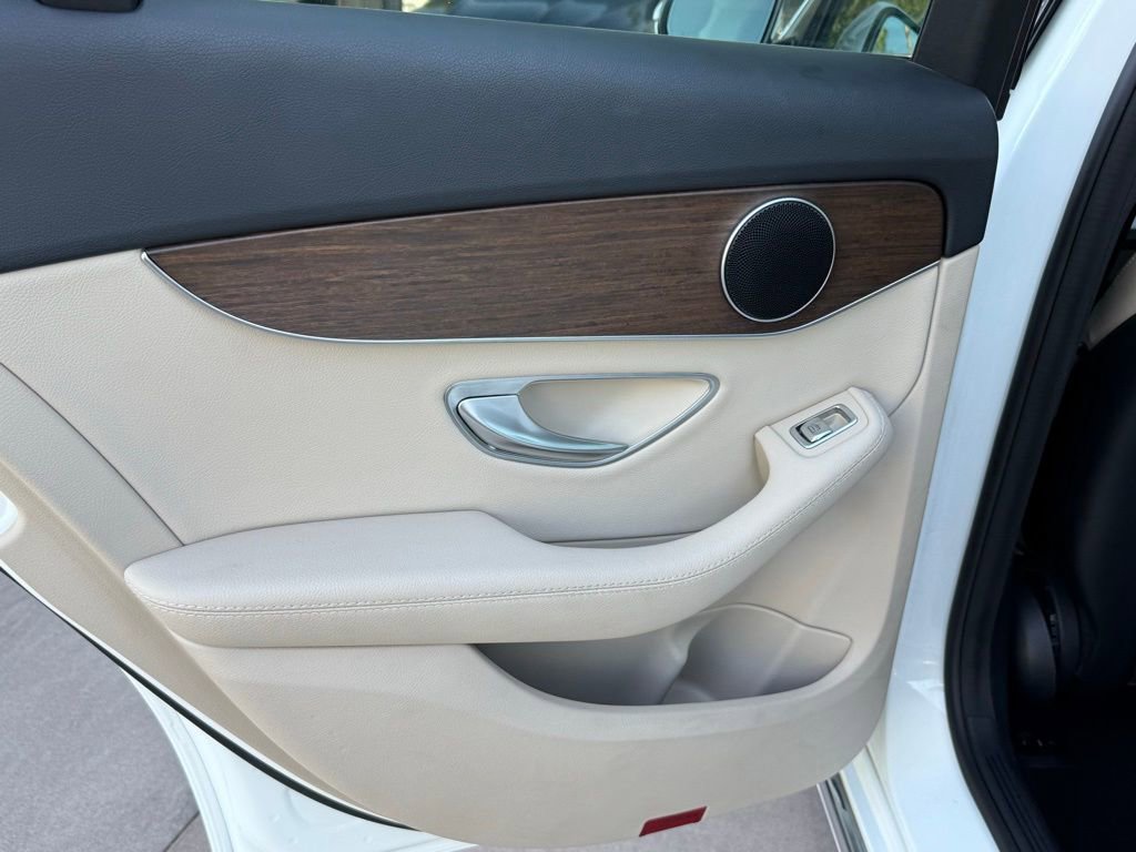 Used 2019 Mercedes-Benz C 300 Sedan image 23