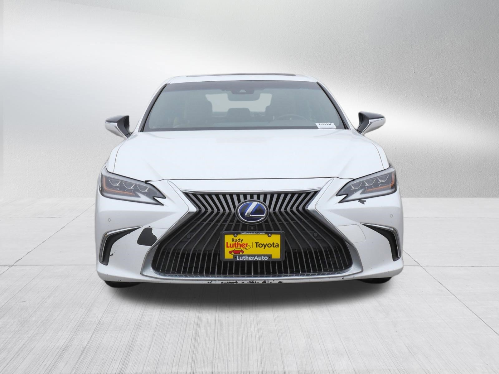 Used 2019 Lexus ES 300h w/ Accessory Package 2 image 2