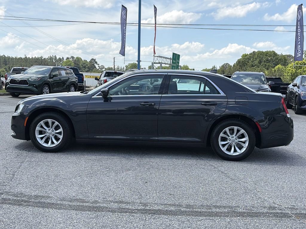 Used 2016 Chrysler 300 Limited w/ Driver Convenience Group RWD image 2