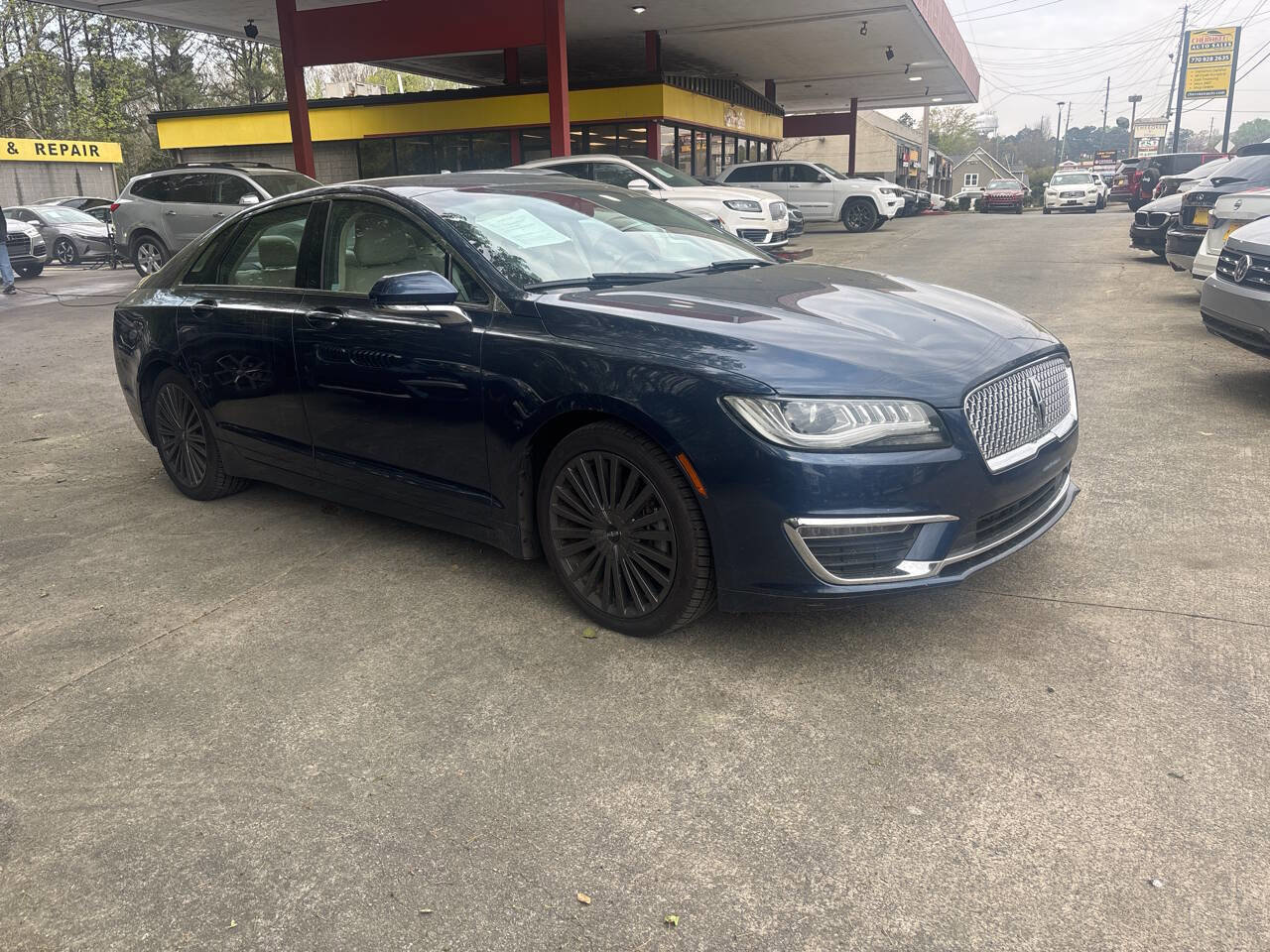 Used 2017 Lincoln MKZ Reserve image 4