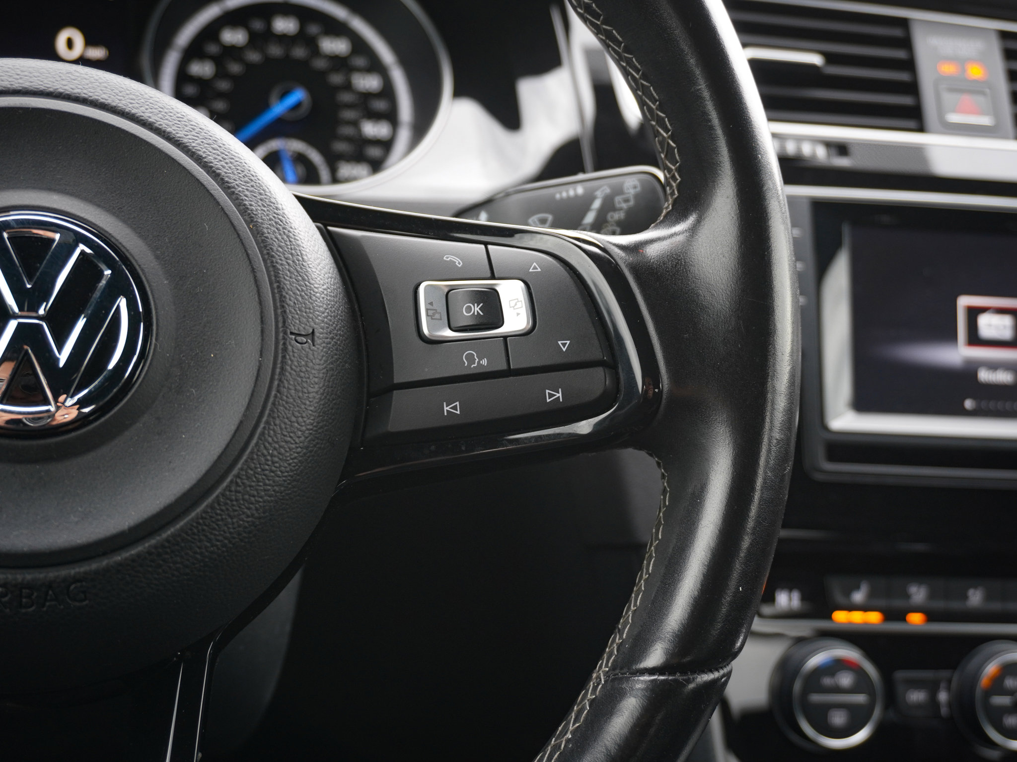 Used 2015 Volkswagen Golf R 4-Door image 20