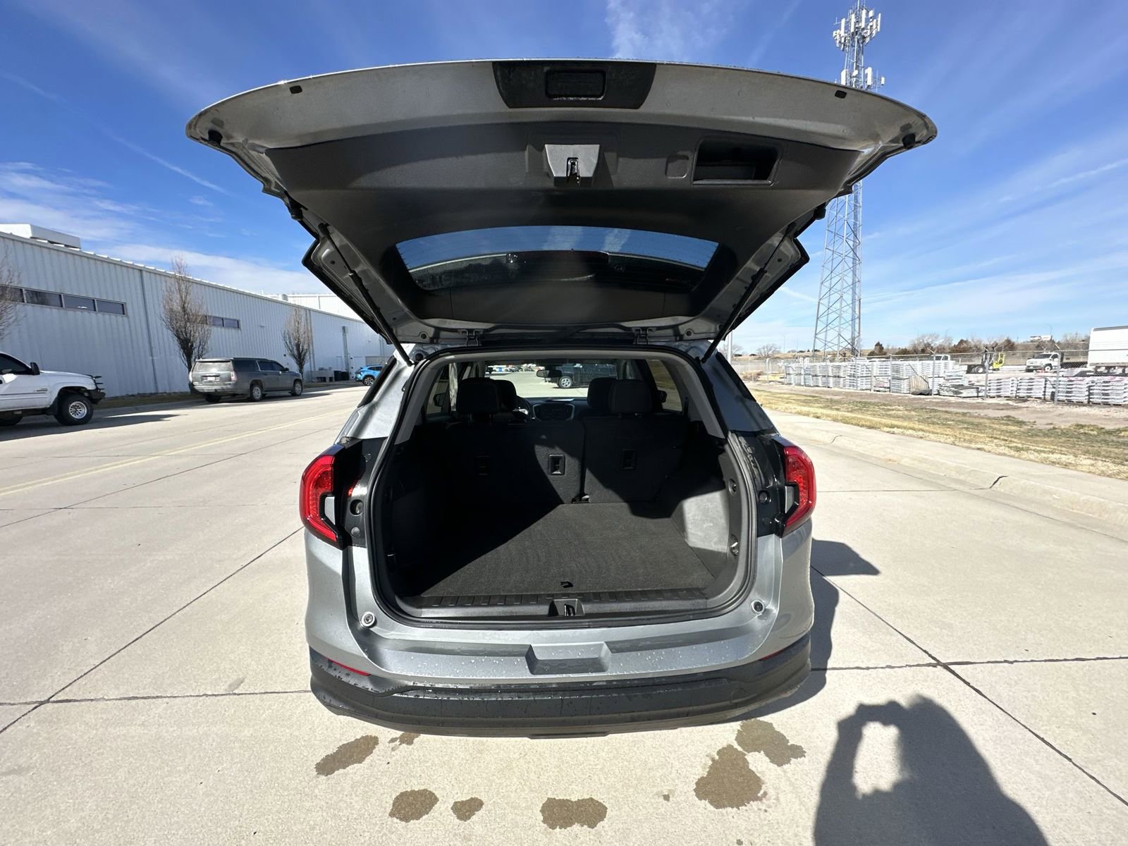 Used 2023 GMC Terrain SLE w/ Driver Convenience Package FWD image 24