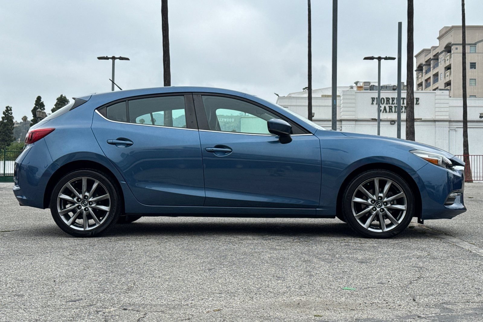 Used 2018 MAZDA MAZDA3 Touring FWD image 3