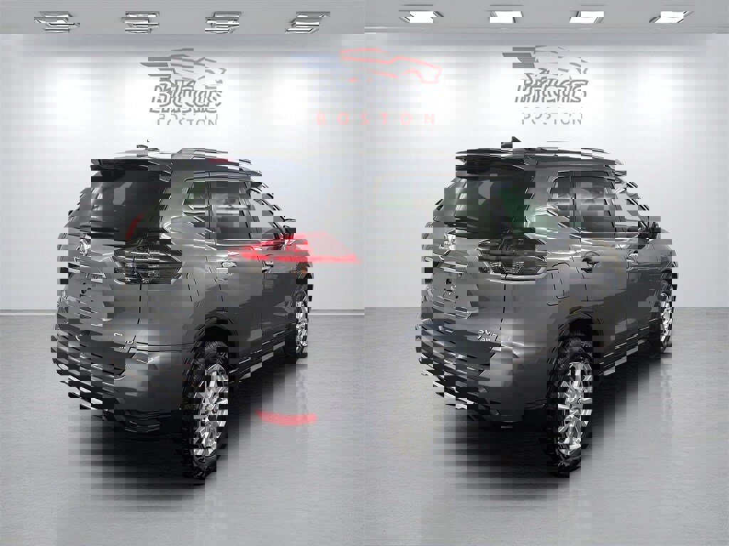 Used 2018 Nissan Rogue SV w/ Sun & Sound Touring Package image 4